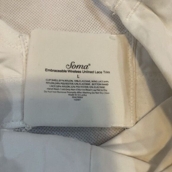 Soma embraceable wireless unlined lace trim Large white bra - Picture 2 of 3